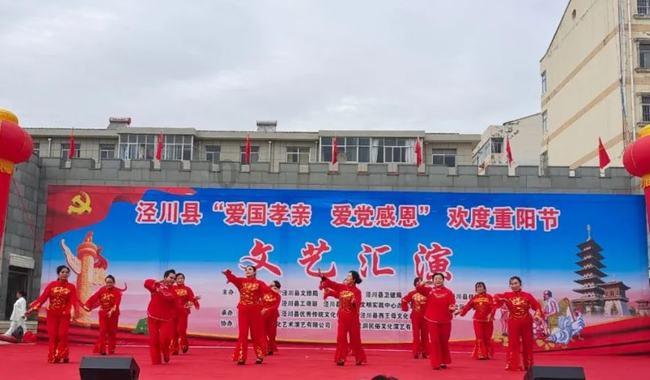 大佬们，这个漫画叫什么名字啊？